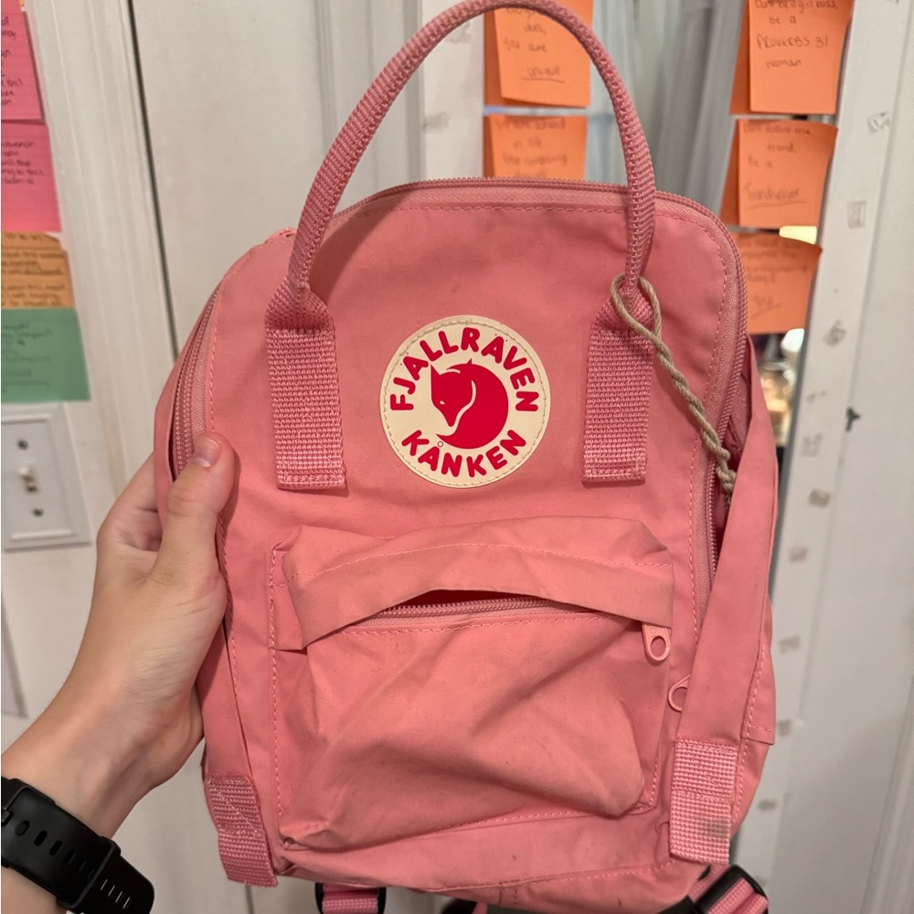 Fjall Raven Kanken mini Pink. Gently used, in great condition